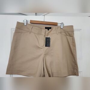 Womens NWT khaki shorts The Limited size 14